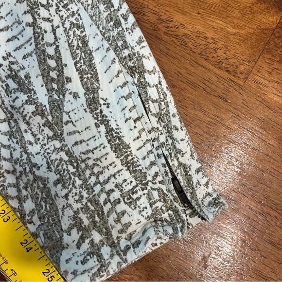 Free People cream Beige design denim pants stretch size 26 - Picture 9 of 10